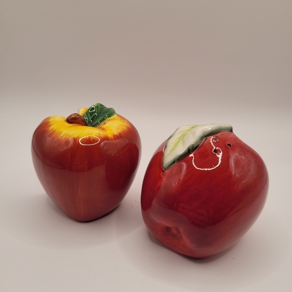 Ceramic Apple Salt and Pepper Shakers - Picture 2 of 4